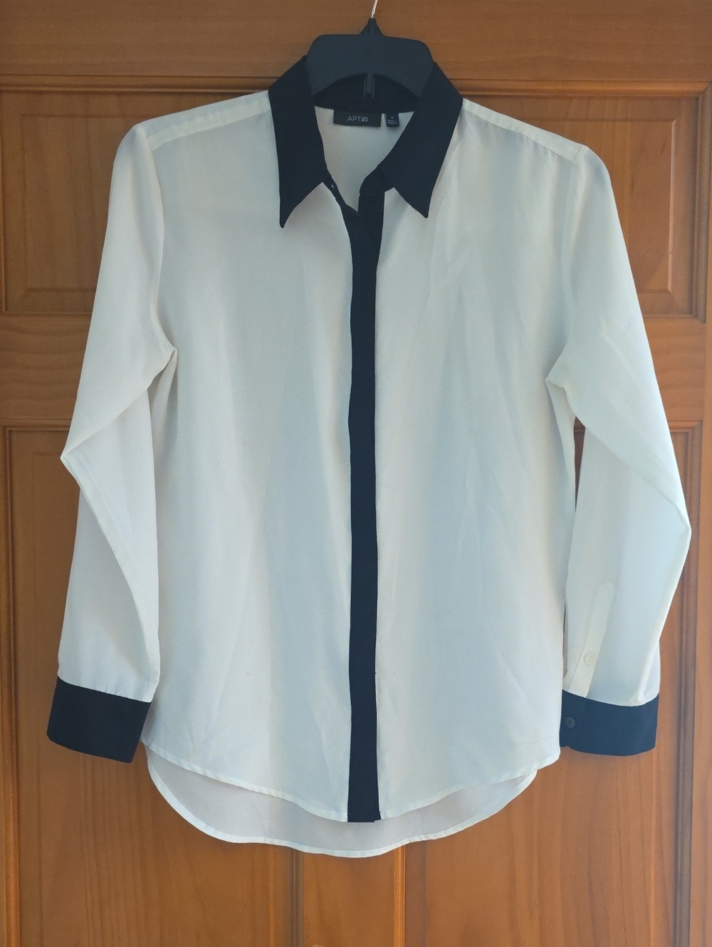 Apt. 9 White Dress Shirt with Black Collar & Placket - Women's Medium